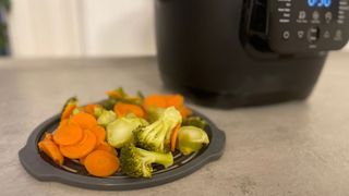 Boiled broccoli and carrot in the Tefal Multicook Actify Air Fryer