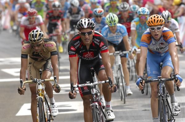 Eros Capecchi (Footon-Servetto), Ruben Plaza (Caisse d'Epargne) and Ryder Hesjedal (Garmin-Transitions) cross the line