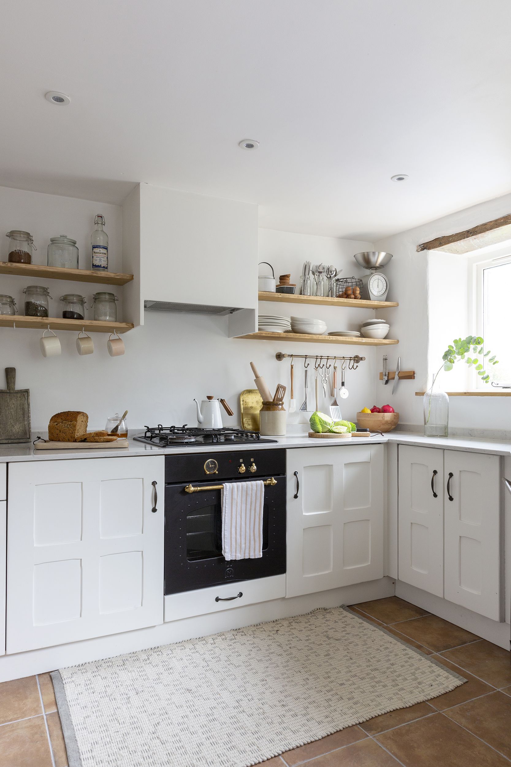 Small kitchen design – 10 tips and ideas for a perfect kitchen layout