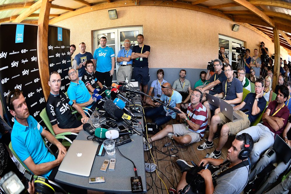 Media crowd into the Team Sky press conference.