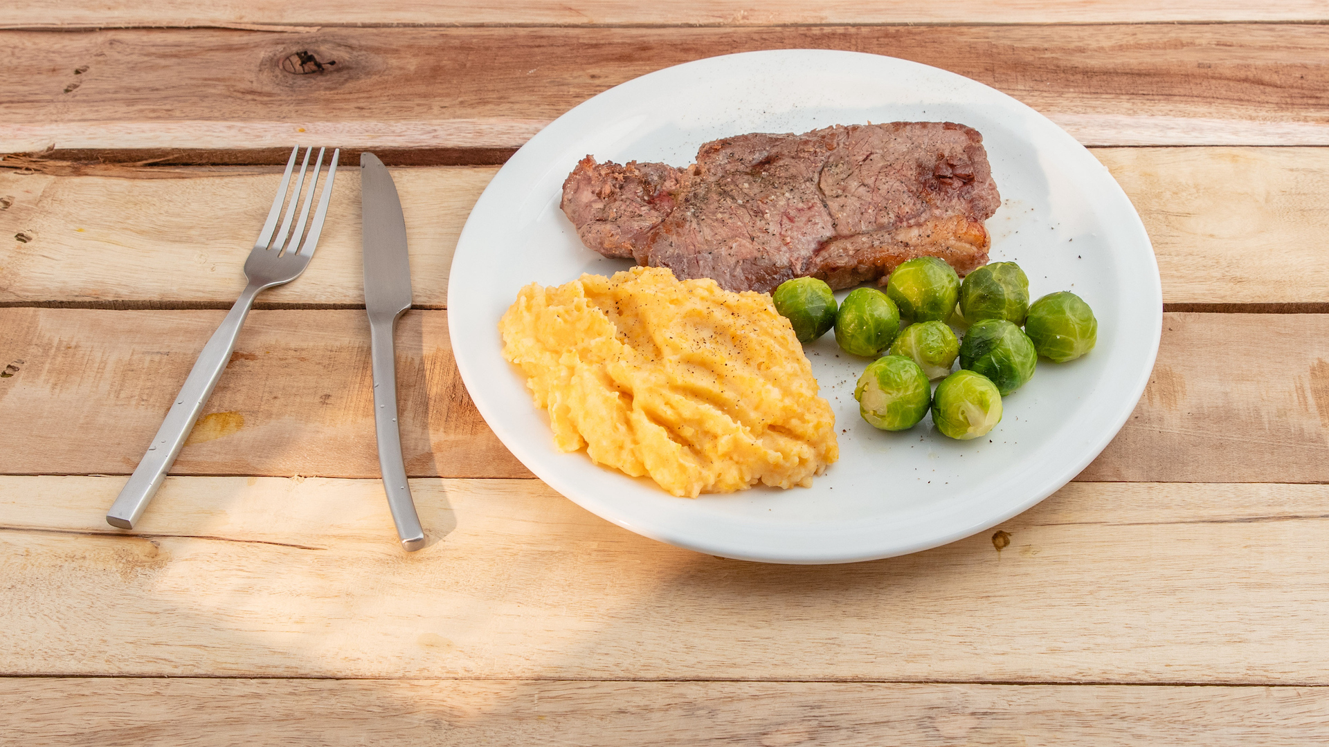 Steak sprouts and mash