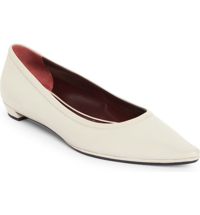 missing-image 29 حذاء مسطح أنيق بمقدمة مدببة يمكنك اقتناؤه لفصل الربيع