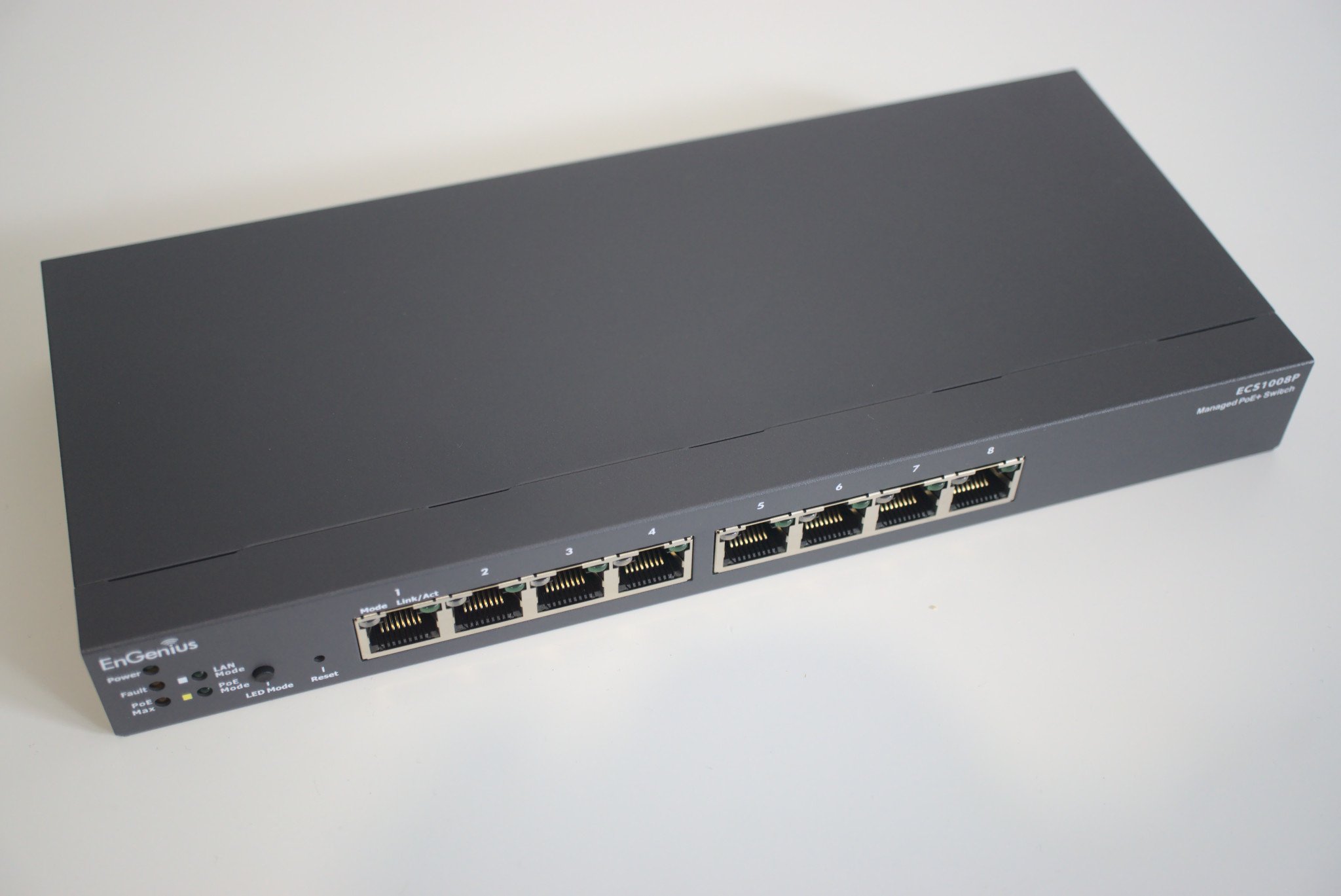 ECS1008P: 8 Port PoE Switch Cloud Managed 55W