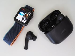Apple Watch SE connected to Bluetooth headphones 