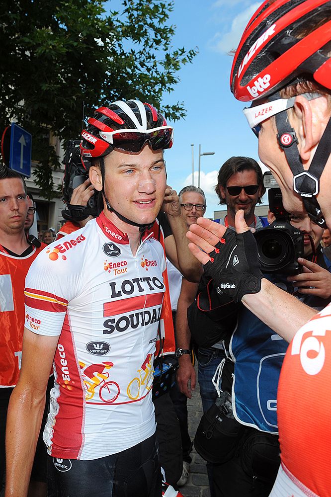 Tim Wellens (Lotto Soudal) congratulated by his teammates