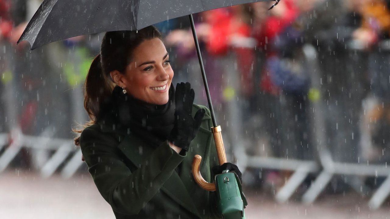 Umbrella, Rain, Snapshot, Street fashion, Precipitation, Snow, Photography, Fashion accessory, Temple, Smile, 