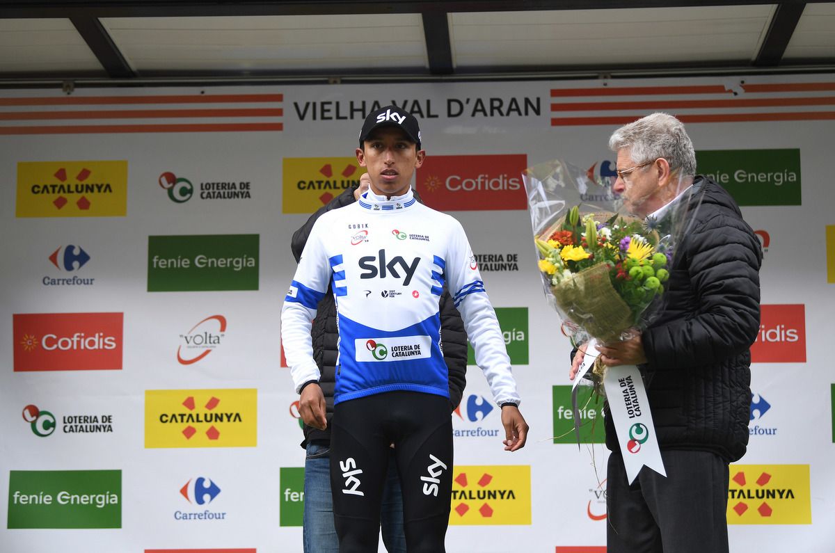 Egan Bernal collecting the white jersey
