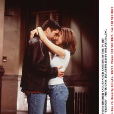 1996 david schwimmer and jennifer aniston of the tv hit series friends