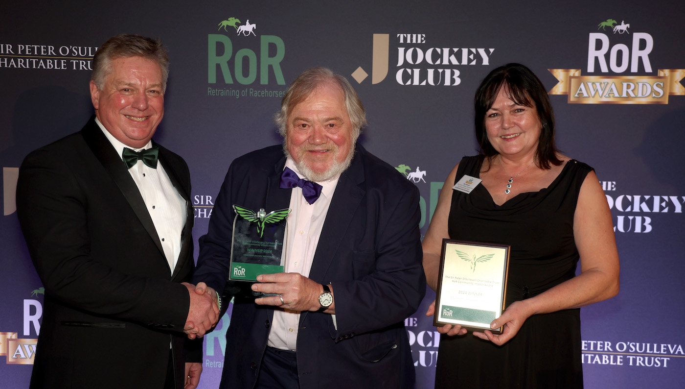 Nigel Payne presenting to Goldream and New Beginnings, Pam and Kevin Atkinson for The Sir Peter O&amp;rsquo;Sullevan ROR Community Impact Award winners