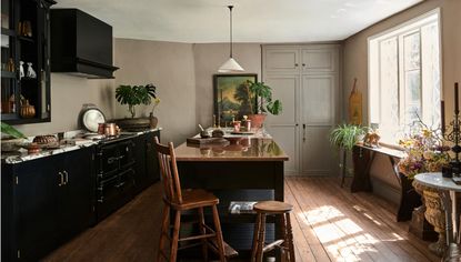 Black kitchen trend