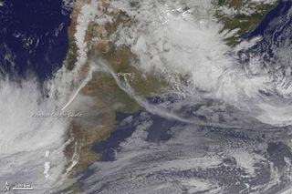 puyehue-chile-volcano-plume-long-110607-02