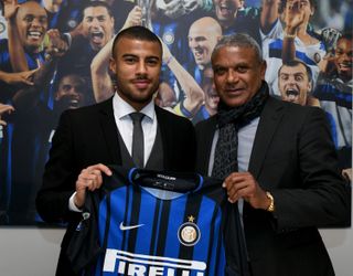 Rafinha poses alongside father Mazinho after signing for Inter on loan in 2018.
