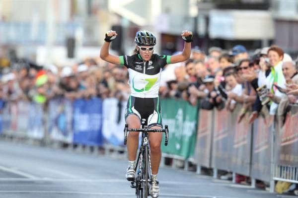A victory for Alexis Rhodes (GreenEDGE) in the women's criterium.