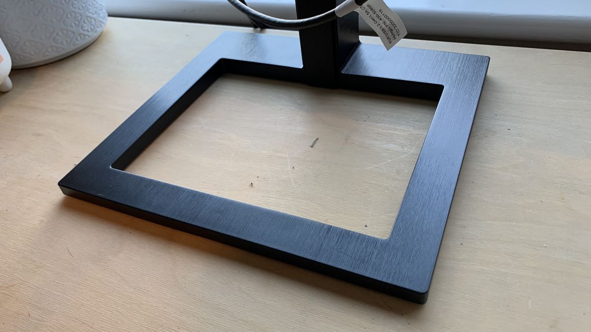 Philips 27E1N1300AE monitor with base