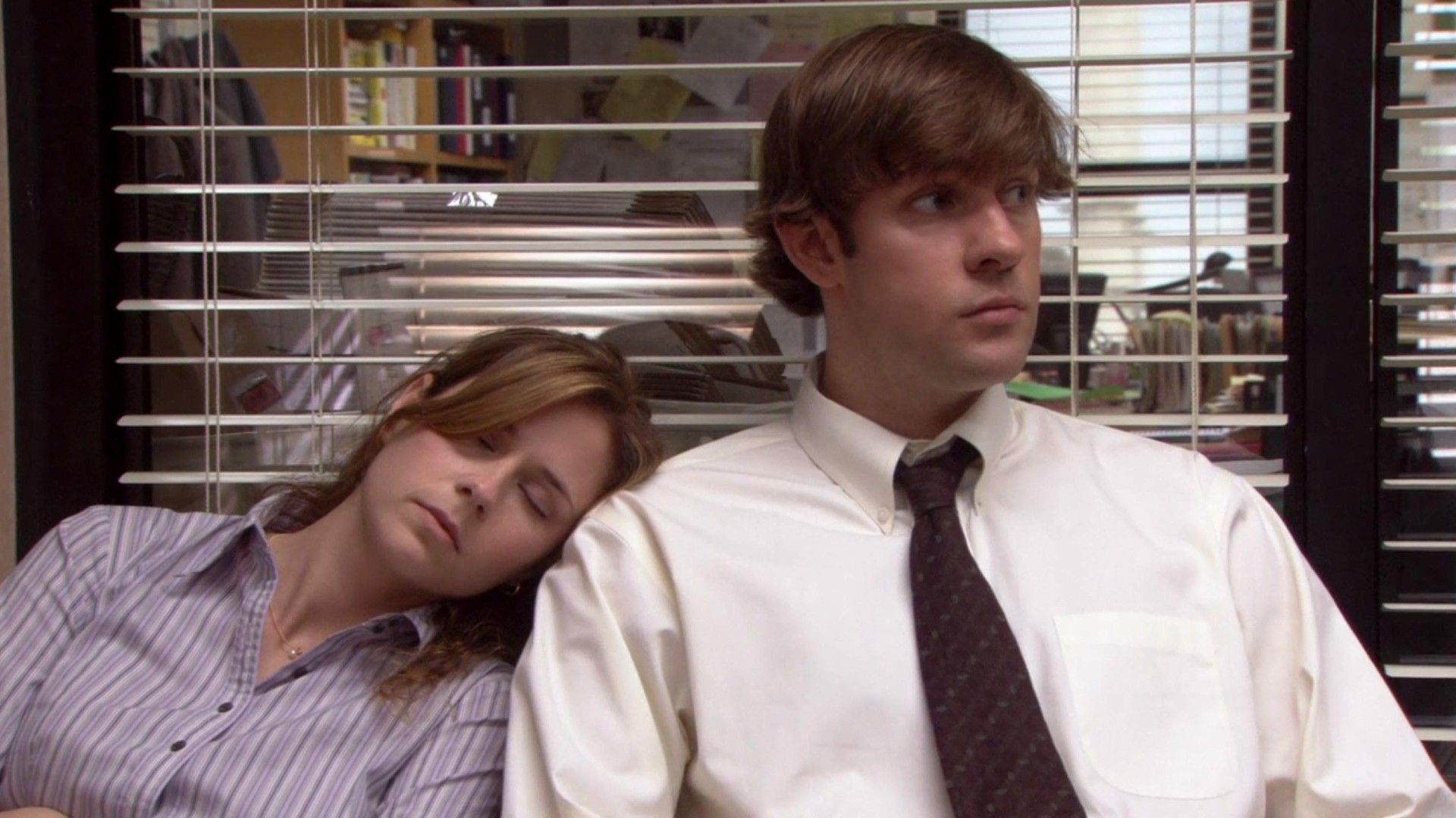 Pam sometimes goes to the cinema. Джим и Пэм офис. Офис сериал Пэм. The Office Jim and Pam. Офис сериал Джим и Майкл.