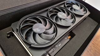 AMD Radeon RX 7800 XT's frostblade fans