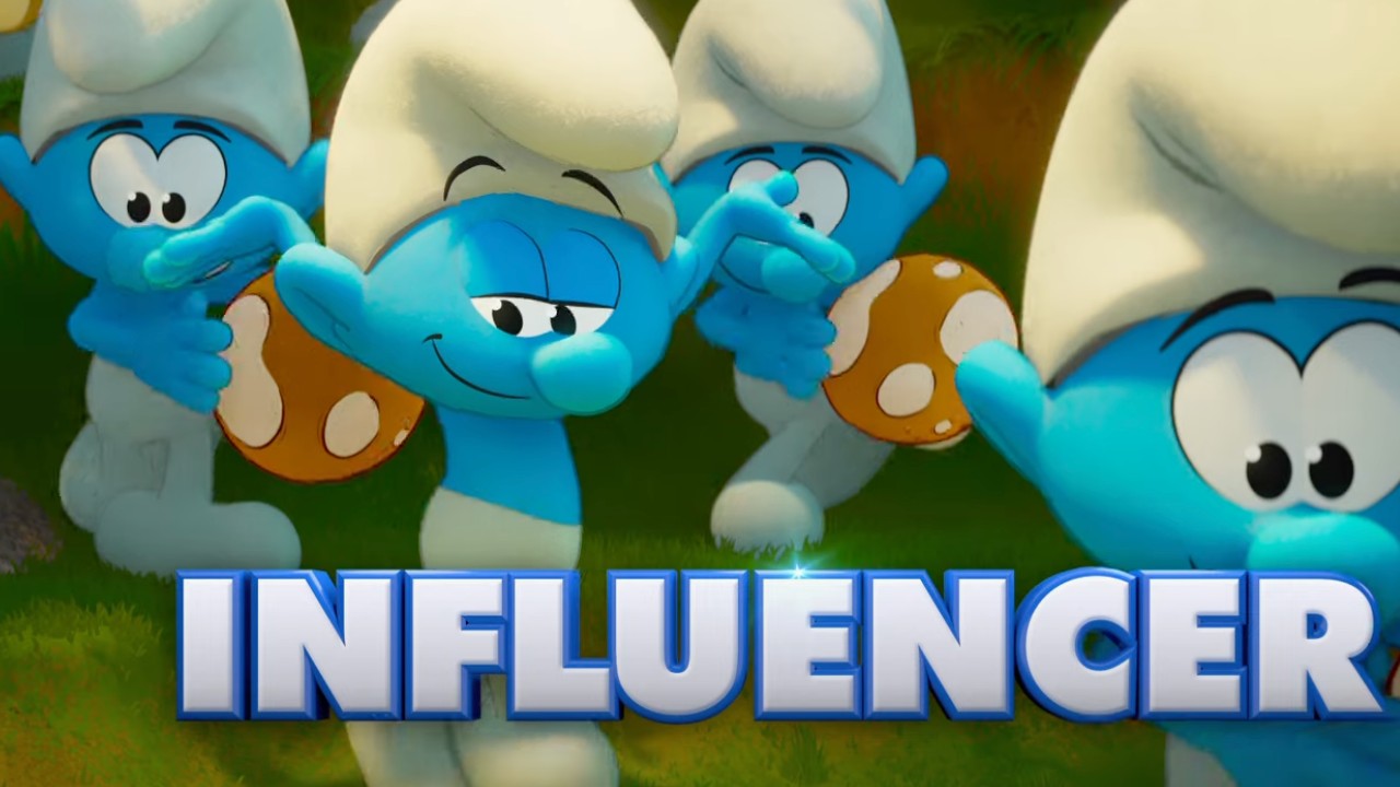 Influencer Smurf posing