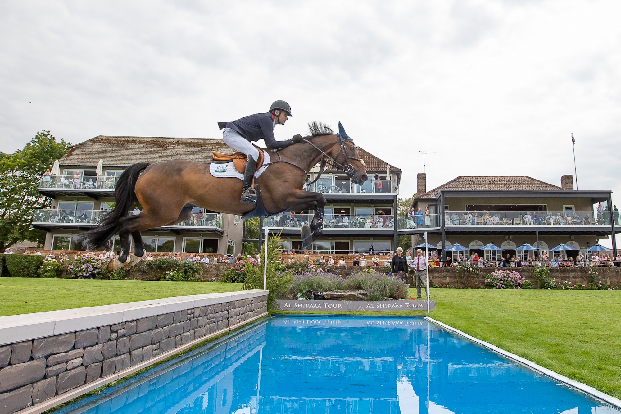 Tim Gredley and Medoc De Toxandria clear the water