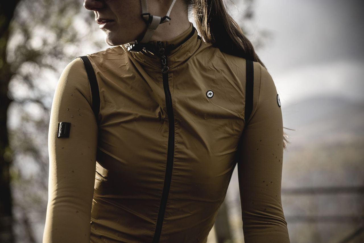Assos jersey with sunglasses clip