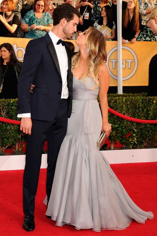 Kaley Cuoco And Ryan Sweeting Blow A Kiss At The Screen Actors Guild Awards In Los Angeles