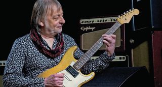 Eliott Randall plays his modded Strat