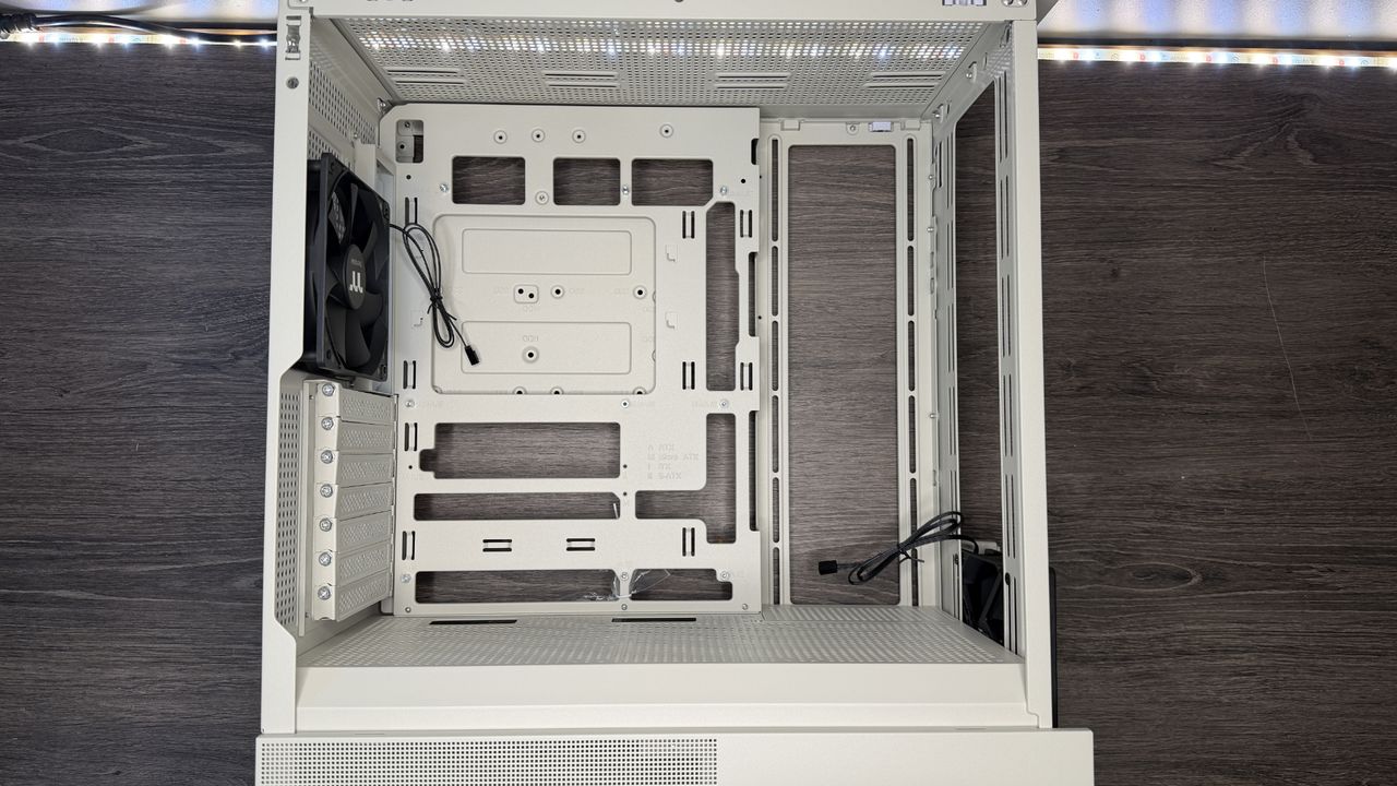 Thermaltake Retro case during a PC build.