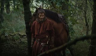 Outlaw King Chris Pine smoldering in the forest with his horse
