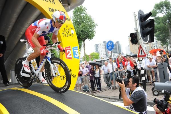 Edvald Boasson Hagen (Team Sky) started the race in the colours of the Norwegian time trial champion.