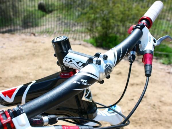 The 12-degree sweep on the Bontrager aluminum handlebar makes for a comfortable feel on longer rides