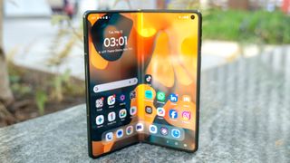 Motorola Razr Fold Review.
