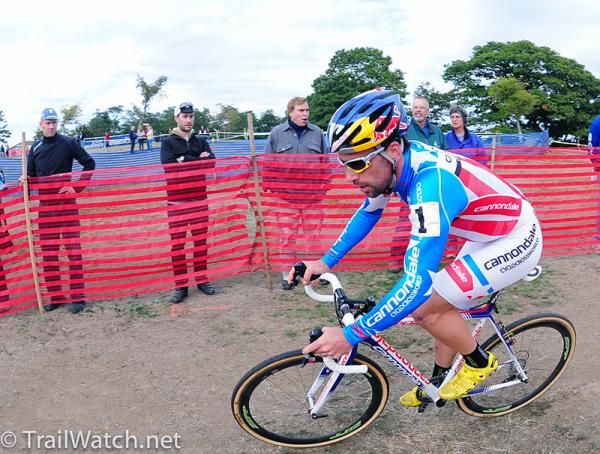 Tim Johnson (Cannondale - Cyclocrossworld.com) rounding an uphill corner.