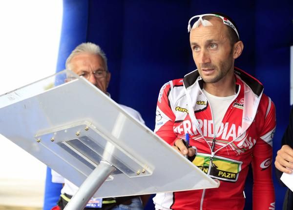 Davide Rebellin (Meridiana-Kamen) signs on for day two of the Giro di Padania.