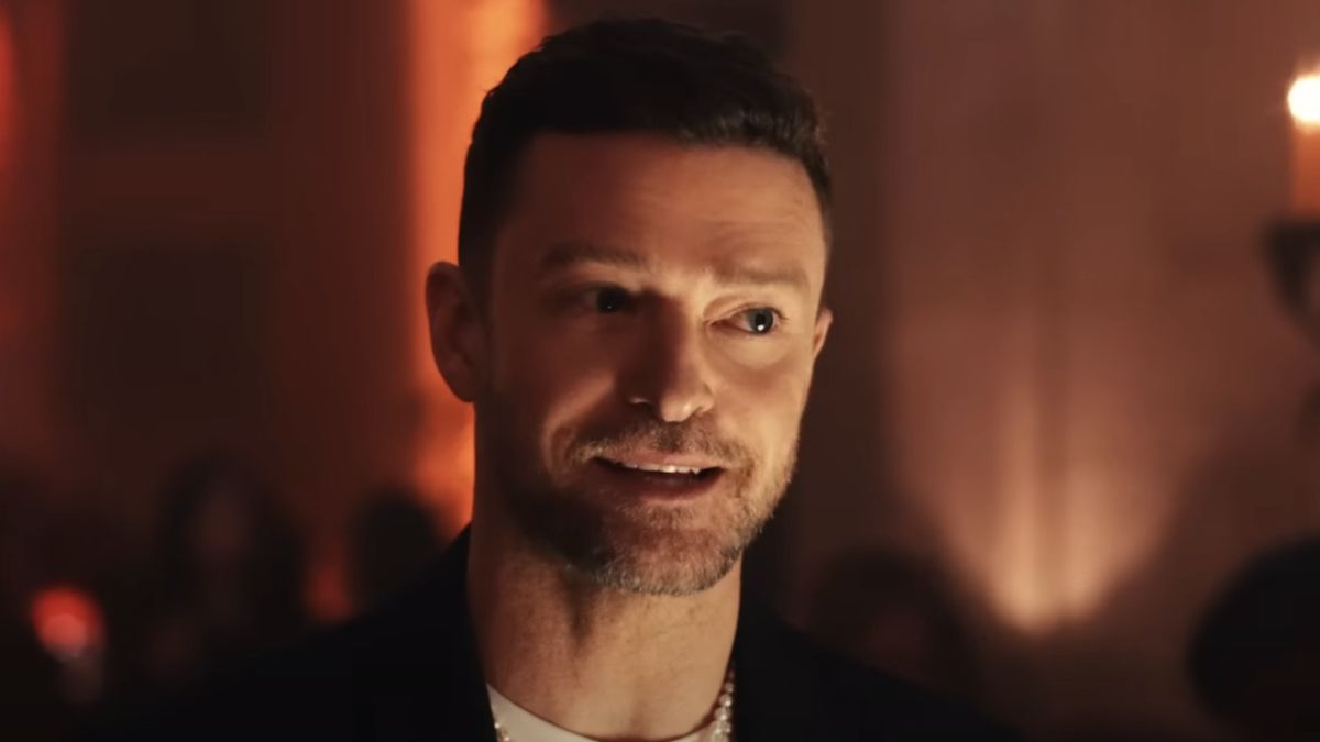 Justin Timberlake singing in the &quot;No Angels&quot; music video