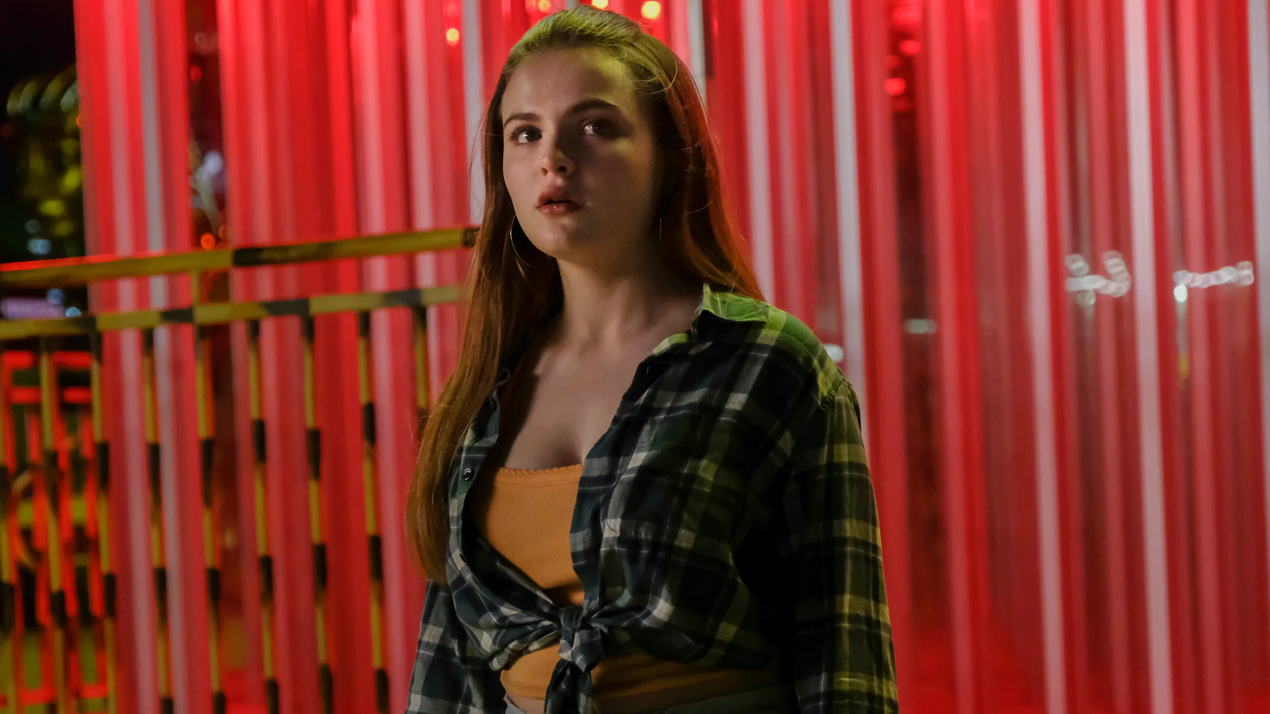 chiara aurelia as jeanette looking shocked at a carnival in cruel summer season 1