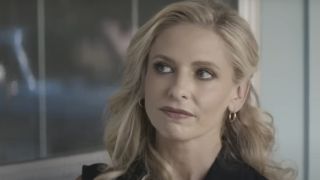 Sarah Michelle Gellar as Tanya Martin making a contemplative glance in Dexter: Original Sin