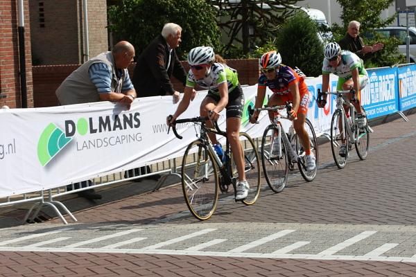 Martine Bras (Merida-Gauss), Valentina Bastianelli (Top Girls Fassa Bortolo - Ghezzi) and Janneke Ensing (Dolmans Landscaping) with just fifteen kilometres to go