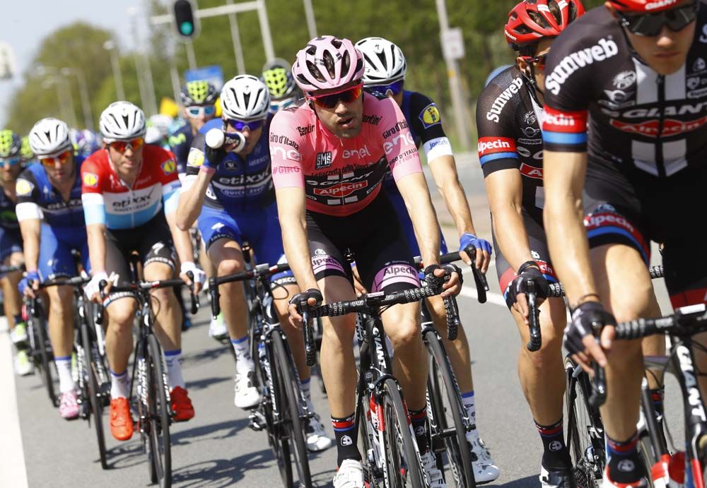 Tom Dumoulin (Giant-Alpecin) in pink during stage 2