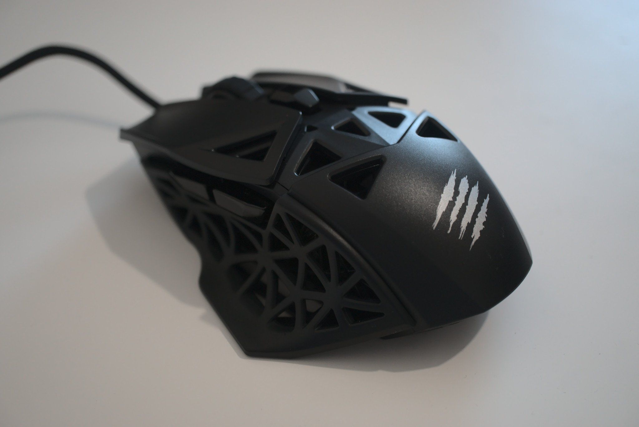 Mad Catz M.O.J.O. M1 review: This killer gaming mouse was stood up