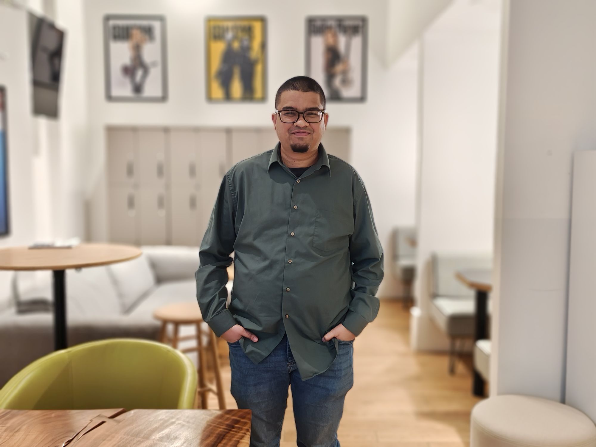 Motorola Razr Plus 2024 portrait sample.