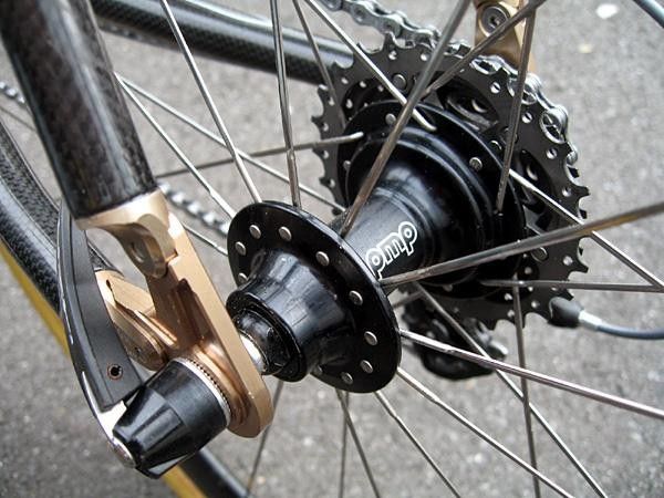 The carbon fiber rims of 4ZA's T50 wheelset