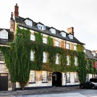Macdonald Bear Hotel, WoodstockDistance to Blenheim:Trip Advisor rating: Macdonald Bear Hotel, WoodstockDistance to Blenheim:Trip Advisor rating: