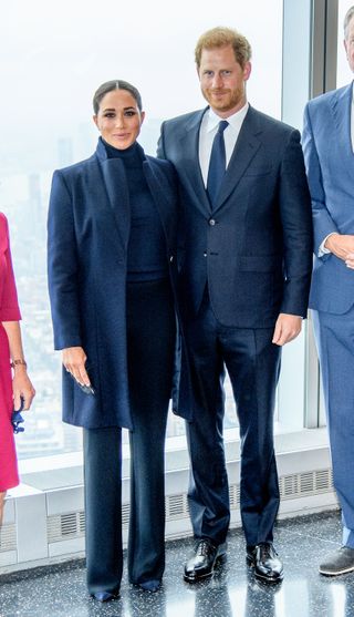 meghan markle - navy suit