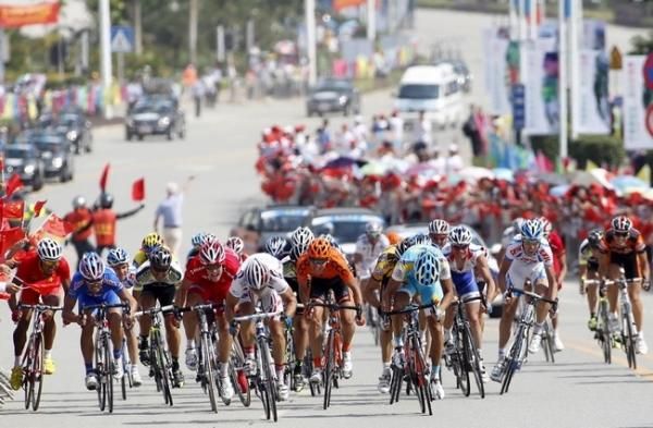 Justin Jules (VC La Pomme) wins the stage.