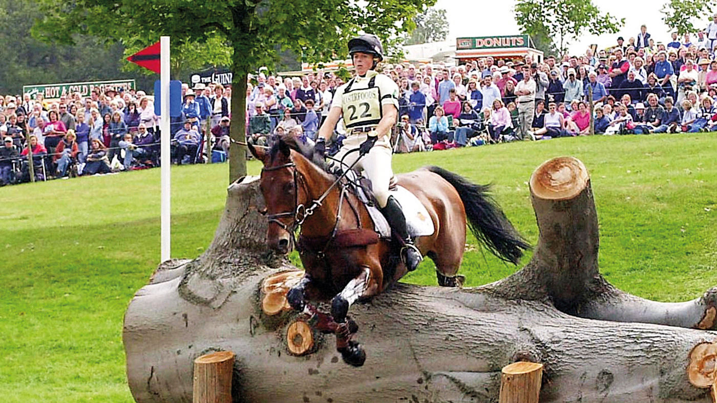 G6G0XE Great Britain's Pippa Funnell on Primmore's Pride during the Cross Country at the Burghley Horse Trials, Stamford.