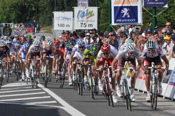 Maxime Bouet (AG2R) takes the bunch sprint