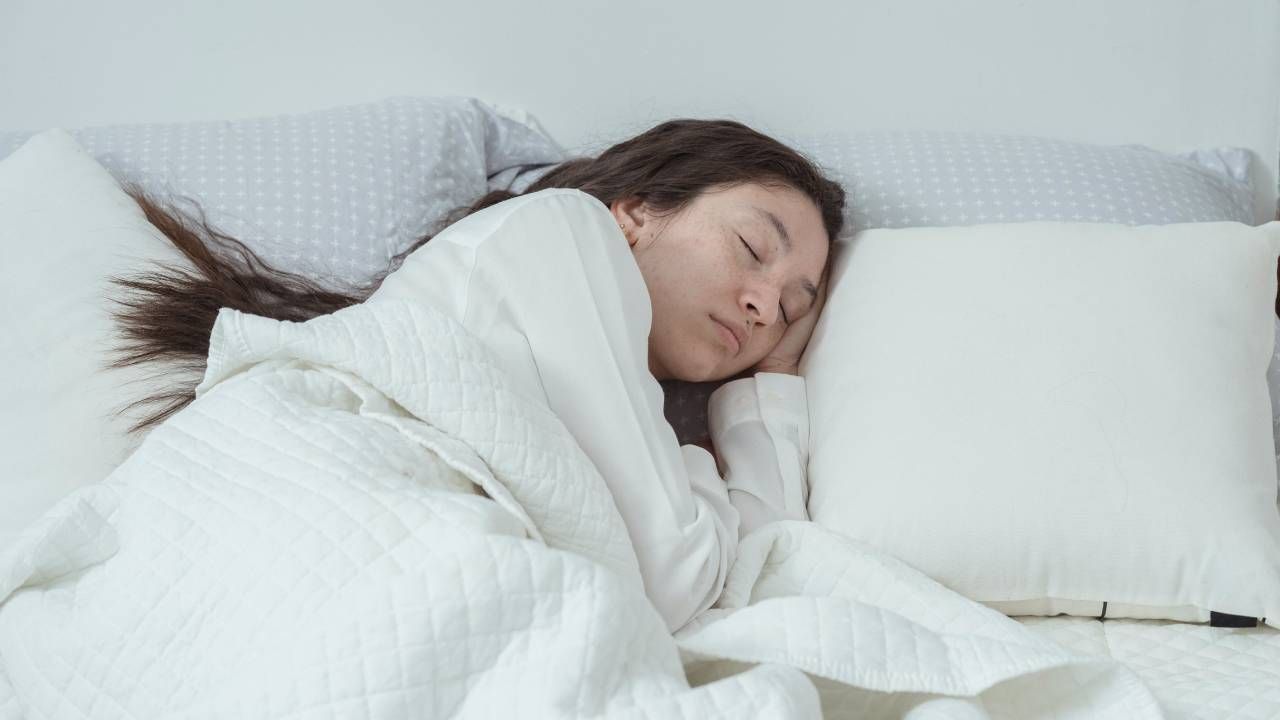 Sleeping in a cold room is better for you, sleep &amp; wellness tips