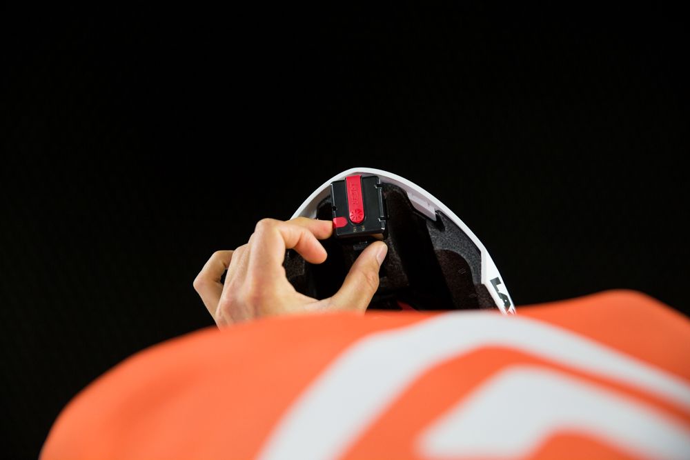 Huffman sets the angle on the Lazer inclination sensor. Once set, the inclination sensor will vibrate and beep to notify the rider when their head is out of position.
