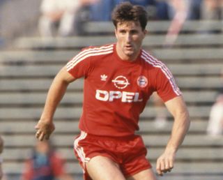 Alan McInally playing for Bayern Munich, 1989