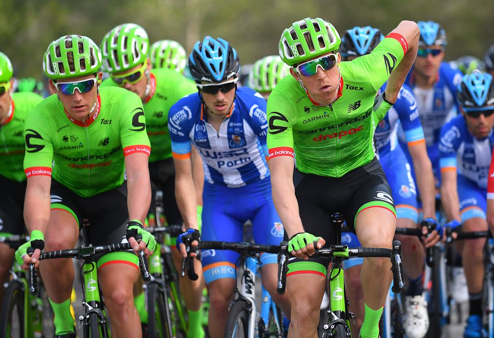 Sep Vanmarcke grabs some lunch during stage 1 at Volta ao Algarve