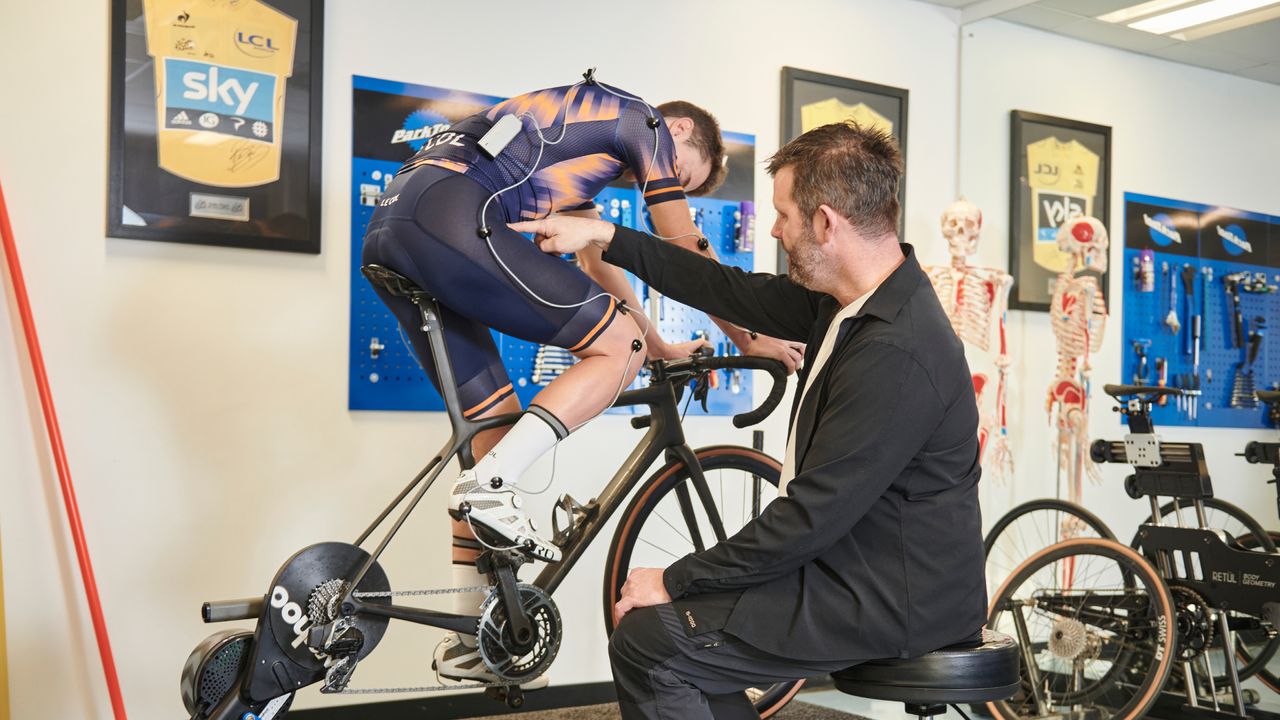 Phil Burt giving a male cyclist a bike fit